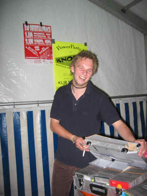 img04.jpg (33799 Byte)