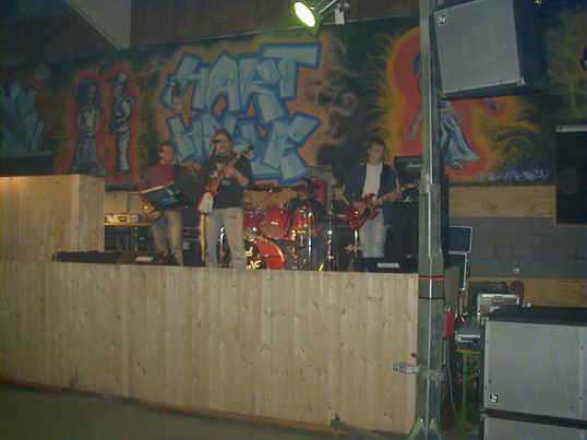 img04.jpg (33799 Byte)